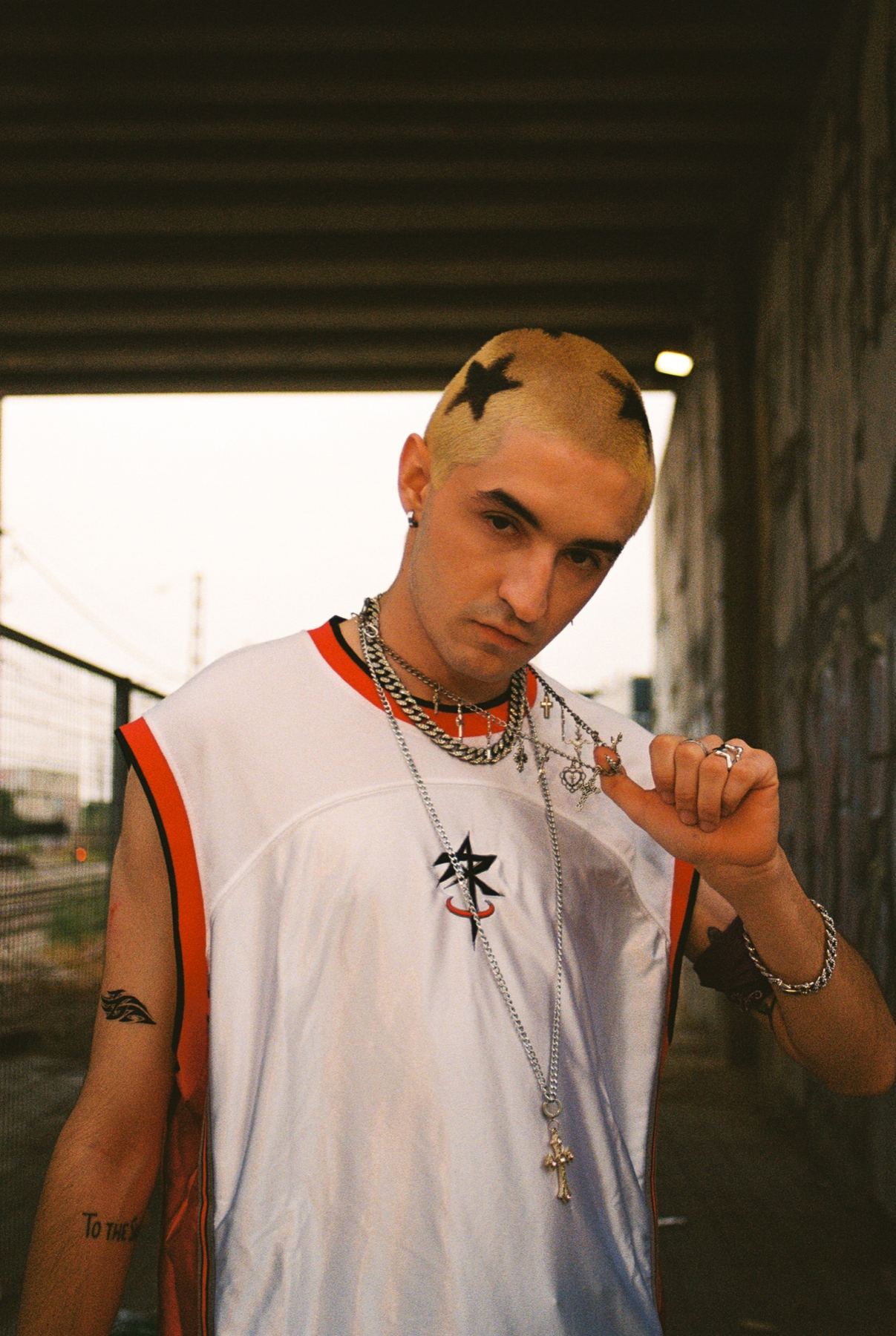 Ea$y Mode — foto fija