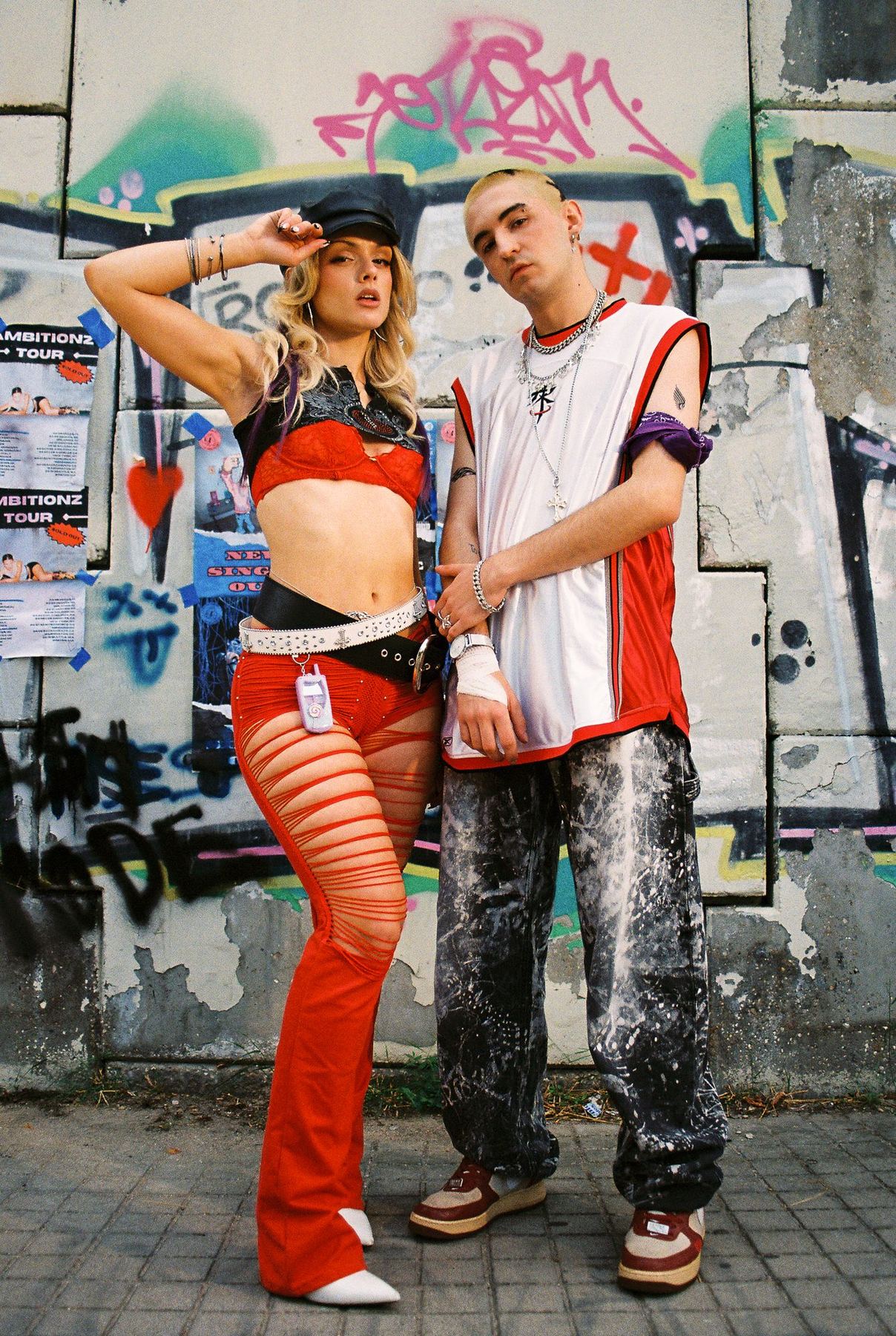 Ea$y Mode — foto fija