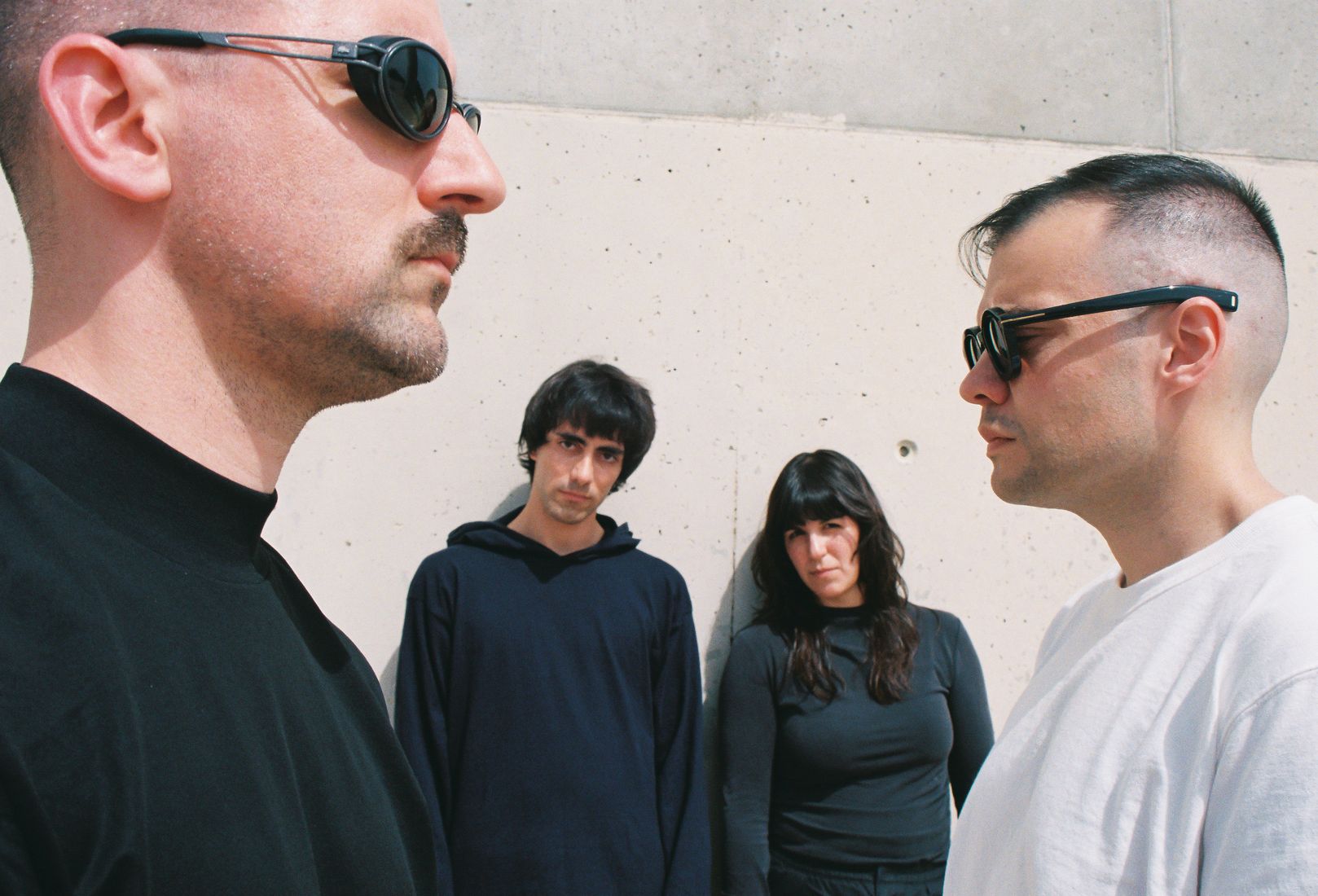 VVV x Erik Urano — foto promocional