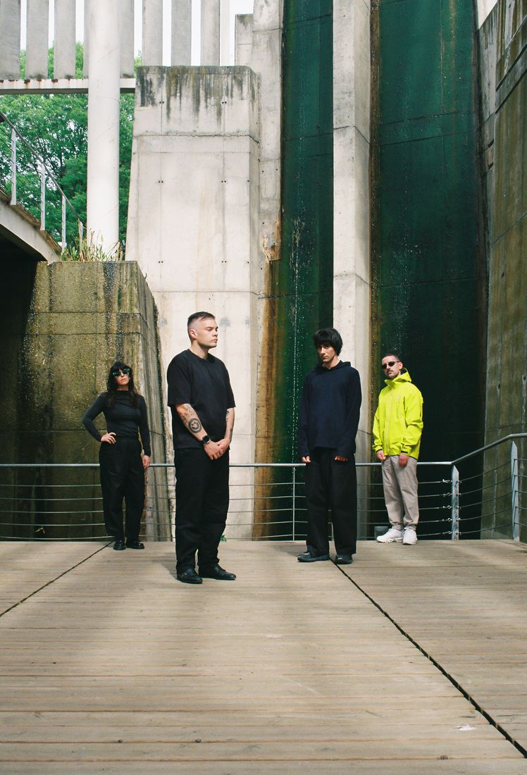 VVV x Erik Urano — foto promocional
