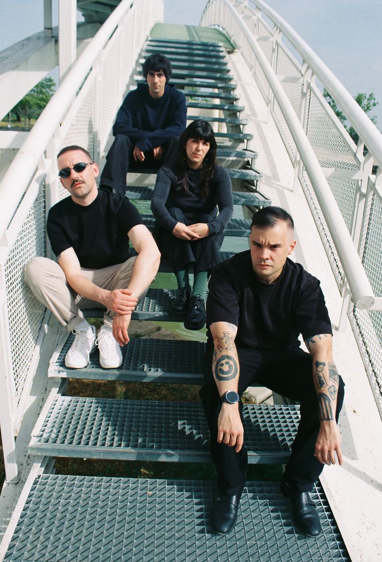 VVV x Erik Urano — foto promocional