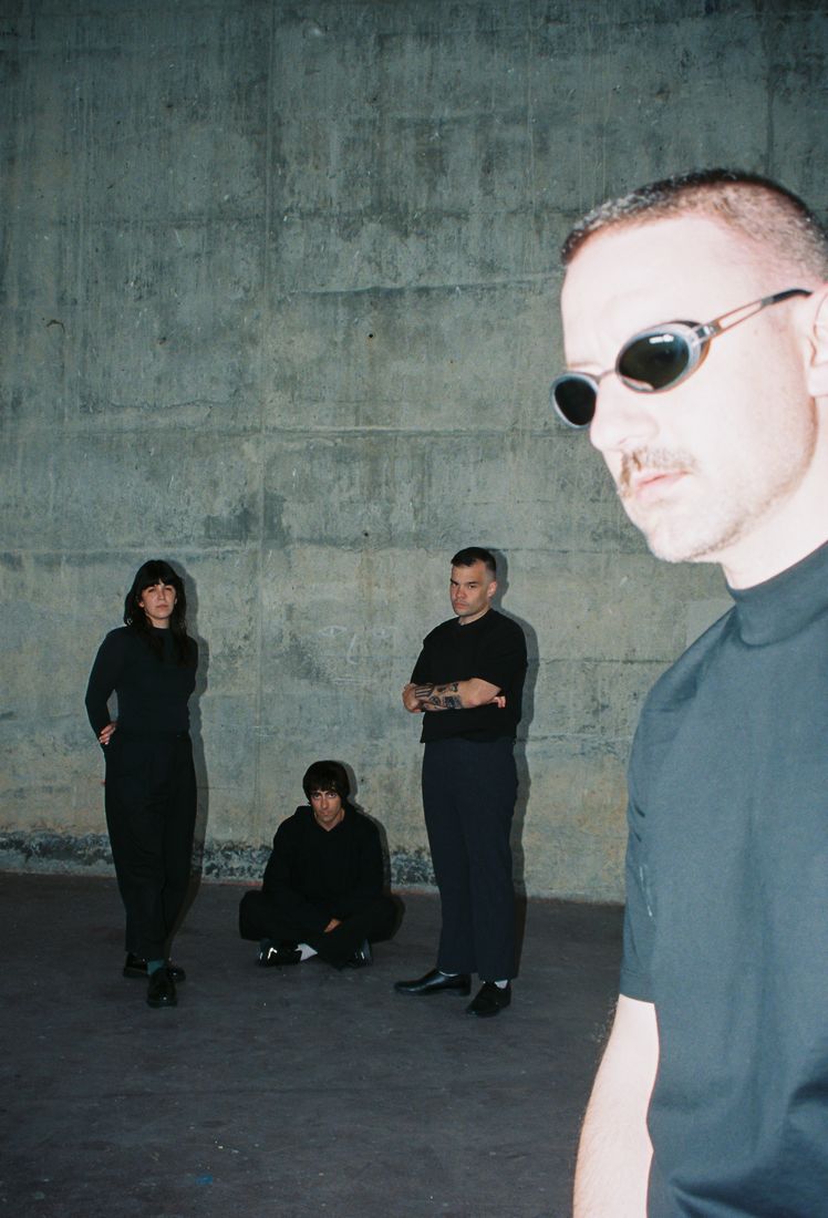 VVV x Erik Urano — foto promocional